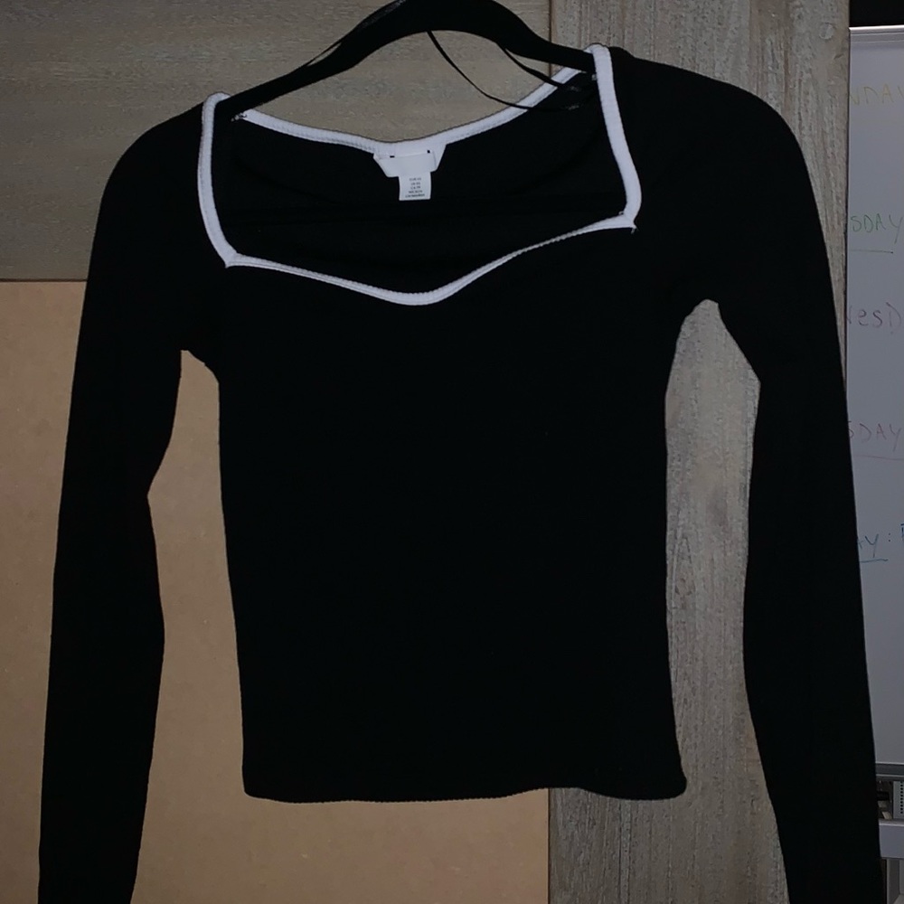 H&M SweetHeart White Neckline Black Long Sleeved Rib-Knit Shirt